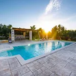 Saracena Villa